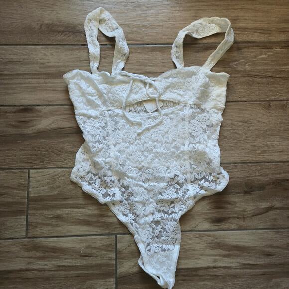 NWT- Free People Strike a Pose Lace Bodysuit ~ Size L ~ White - Picture 3 of 5